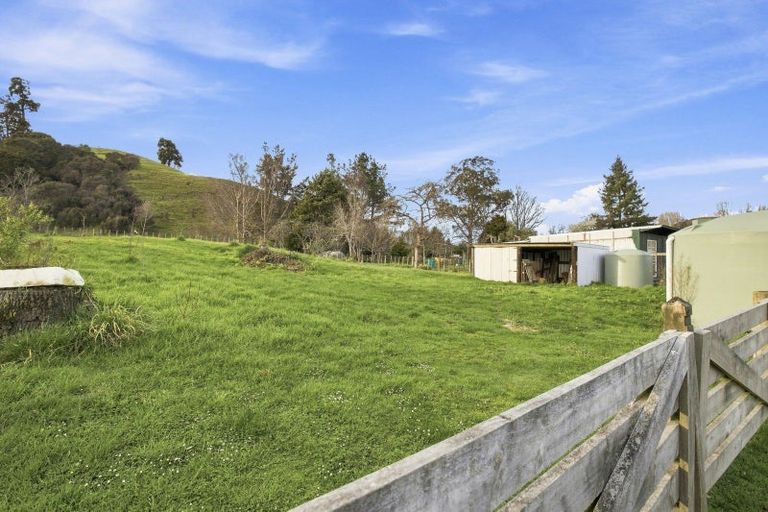 Photo of property in 36 Ongo Road, Hunterville, 4730