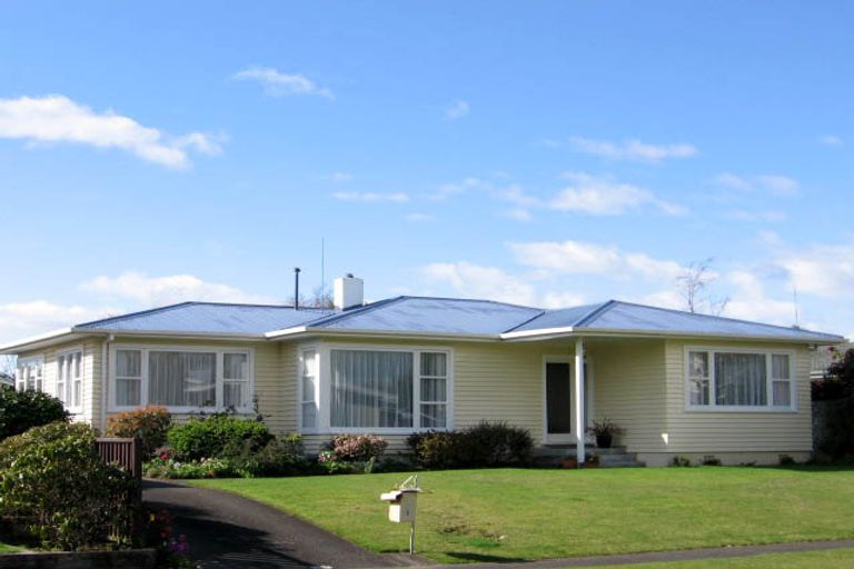 Photo of property in 3 Kapiti Place, Awapuni, Palmerston North, 4412