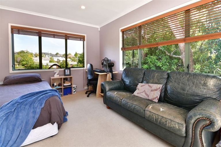 Photo of property in 33a Kia Ora Road, Beach Haven, Auckland, 0626