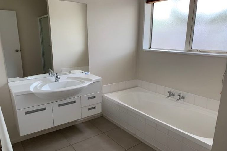 Photo of property in 3 Vasari Grange, Rolleston, 7614