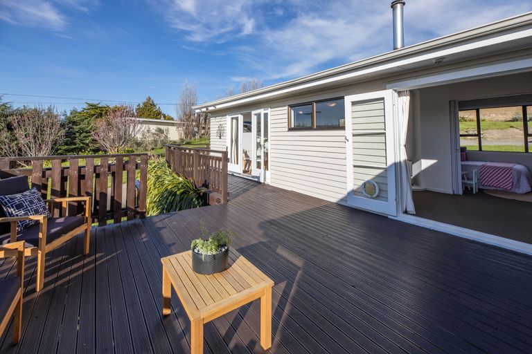 Photo of property in 19 Oxford Street, Waikari, 7420