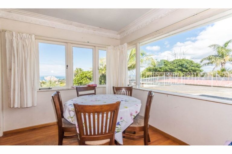 Photo of property in 8 Grendon Road, Titirangi, Auckland, 0604