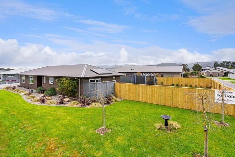 Photo of property in 1 Routhan Way, Carterton, 5713