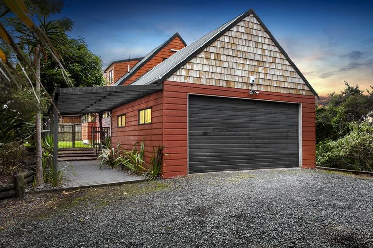 Photo of property in 174 Shaw Road, Oratia, Auckland, 0604