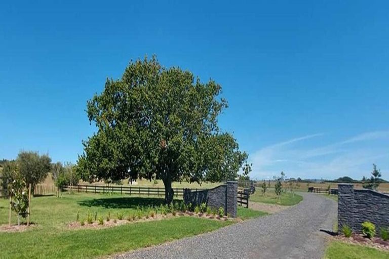 Property details for 83 Settlement Road, Puni, Pukekohe, 2678