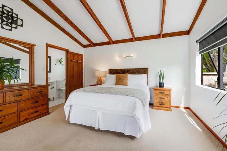 Photo of property in 48 D'oyly Drive, Stanmore Bay, Whangaparaoa, 0932