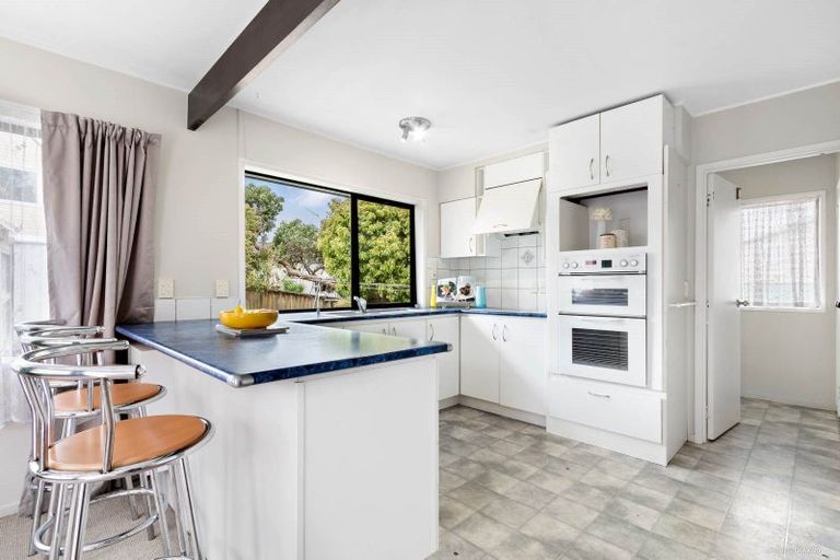 Photo of property in 10 Regia Close, Half Moon Bay, Auckland, 2012