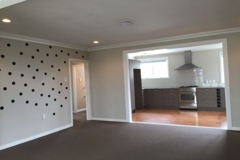 Photo of property in 19 Sunnynook Road, Forrest Hill, Auckland, 0620