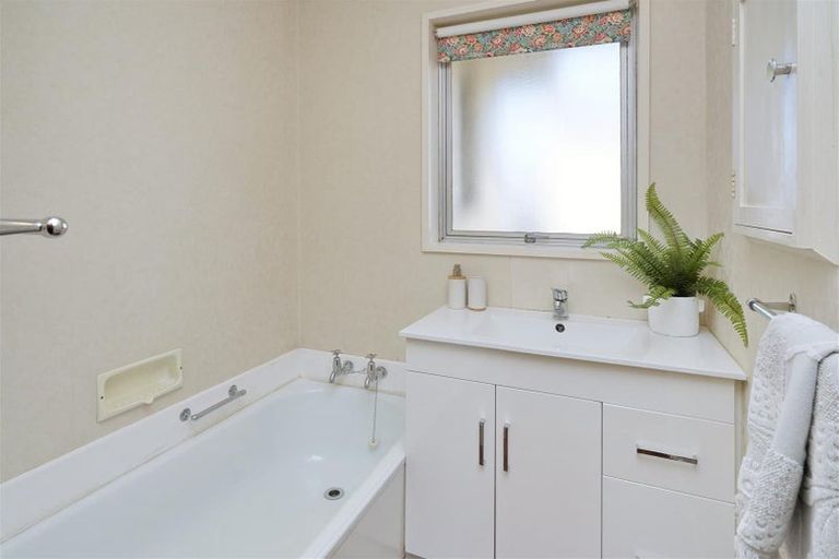 Photo of property in 2/16 Oxley Avenue, St Albans, Christchurch, 8014