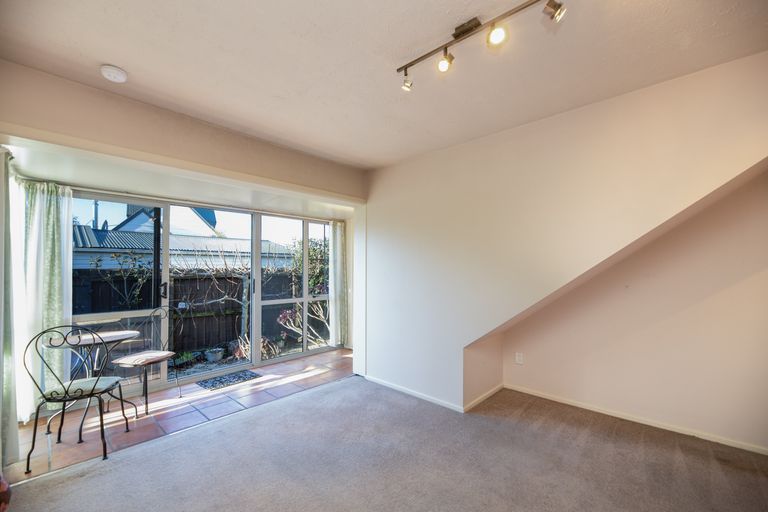 Photo of property in 2/5 Frome Place, St Albans, Christchurch, 8052