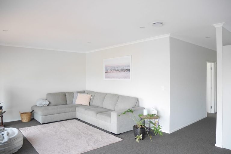 Photo of property in 8 Ngarue Place, Waitara, 4320