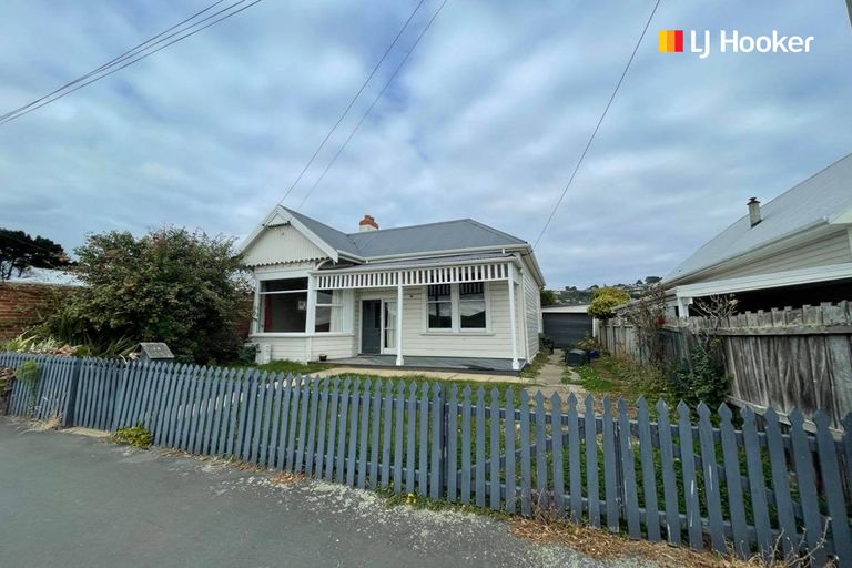 Photo of property in 122 Hargest Crescent, Saint Clair, Dunedin, 9012