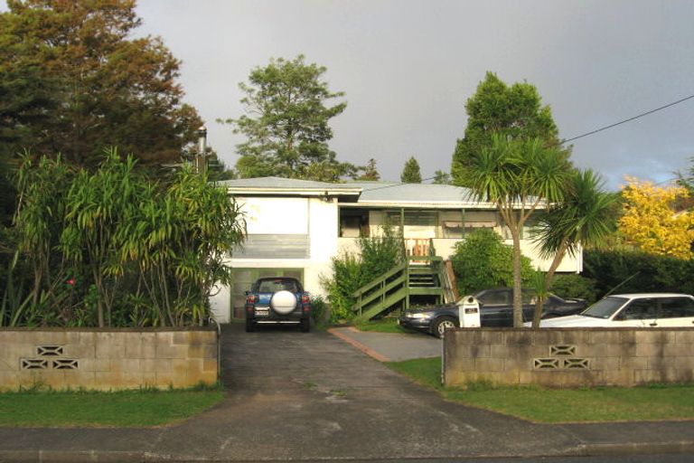 Photo of property in 102 Vodanovich Road, Te Atatu South, Auckland, 0610