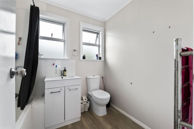 Photo of property in 1/324 Carrington Street, Vogeltown, New Plymouth, 4310