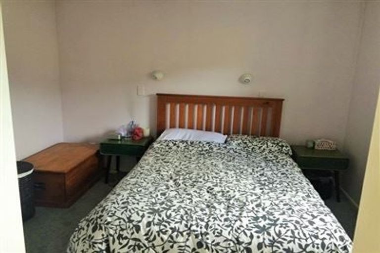 Photo of property in 124 Taylor Terrace, Tawa, Wellington, 5028