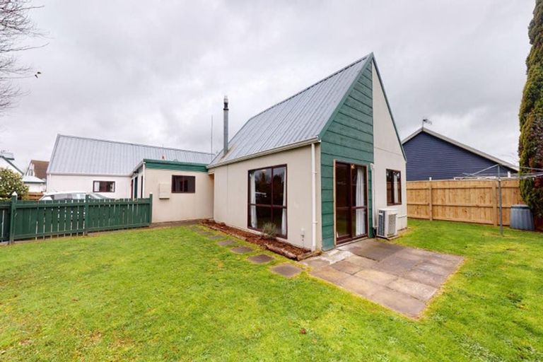 Photo of property in 27b Dorset Crescent, Hokowhitu, Palmerston North, 4410