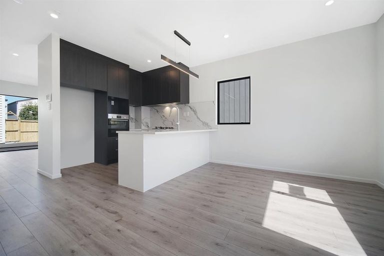 Photo of property in 127 Walters Road, Papakura, Takanini, 2110