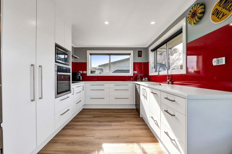 Photo of property in 100 Pembroke Road West, Pembroke, Stratford, 4332