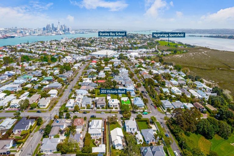 Photo of property in 203 Victoria Road, Devonport, Auckland, 0624