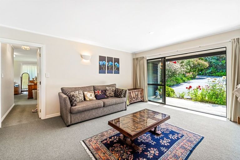 Photo of property in 12 Hobbs Road, Matakatia, Whangaparaoa, 0930