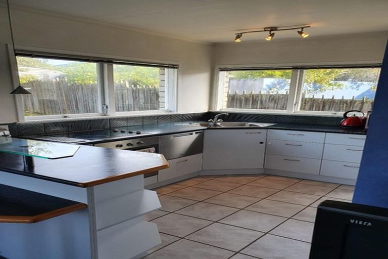 Photo of property in 2/66 Becroft Drive, Forrest Hill, Auckland, 0620