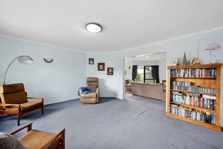 Photo of property in 21 Waiwherowhero Drive, St Andrews, Hamilton, 3200