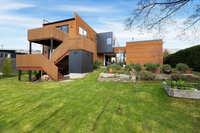 Photo of property in 75 Beacon Point Road, Wanaka, 9305