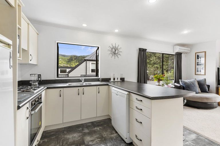 Photo of property in 3/49 Ranui Terrace, Tawa, Wellington, 5028