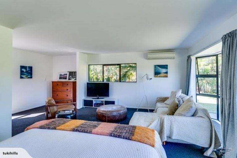 Photo of property in 135 Tauroa Road, Havelock North, 4130