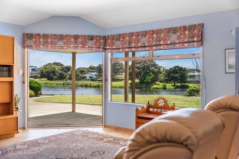 Photo of property in 11 Marewa Place, Waikanae Beach, Waikanae, 5036