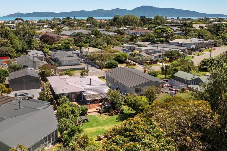 Photo of property in 21 Dale Road, Raumati South, Paraparaumu, 5032