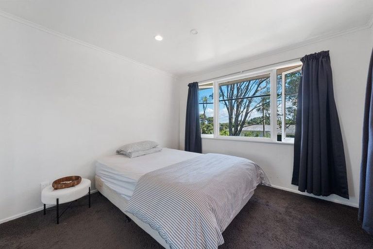 Photo of property in 60 Woodfern Crescent, Titirangi, Auckland, 0604