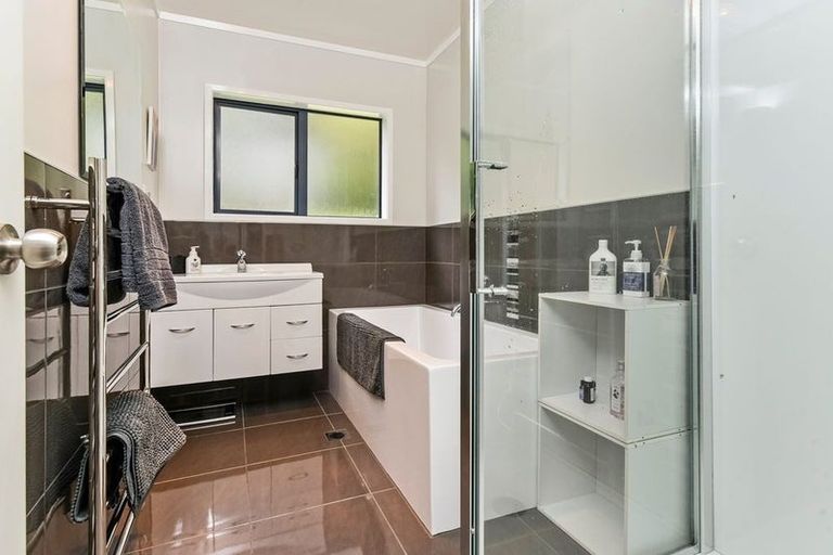 Photo of property in 24 Coralsea Way, Arkles Bay, Whangaparaoa, 0932