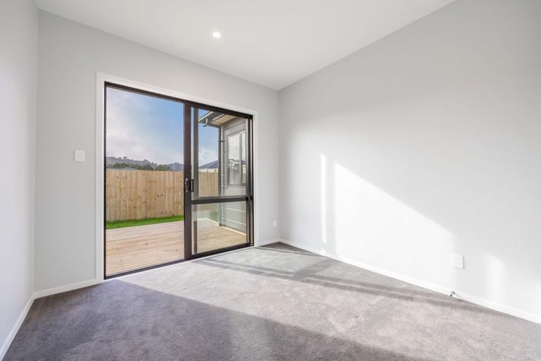 Photo of property in 15 Mcindoe Road, Kumeu, 0810