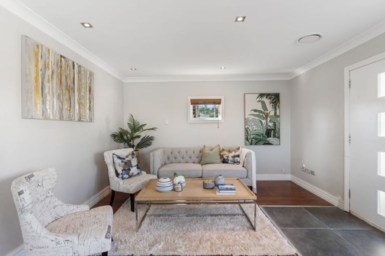 Photo of property in 14 Scarlet Oak Drive, Schnapper Rock, Auckland, 0632