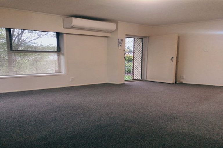 Photo of property in 1/190 Coronation Road, Hillcrest, Auckland, 0627