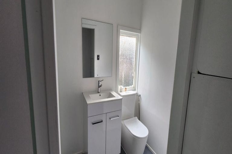 Photo of property in 16 Albert Road, Kelston, Auckland, 0602