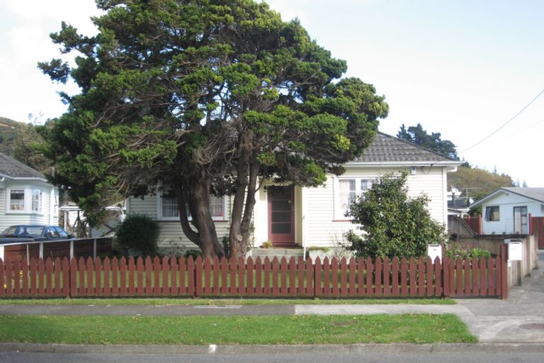 Photo of property in 10 Pilcher Crescent, Naenae, Lower Hutt, 5011