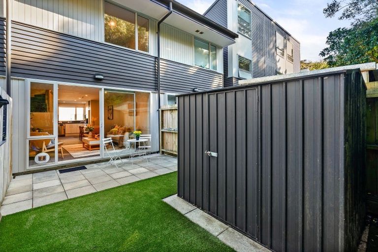 Photo of property in 9/8 Thatcher Crescent, Crofton Downs, Wellington, 6035