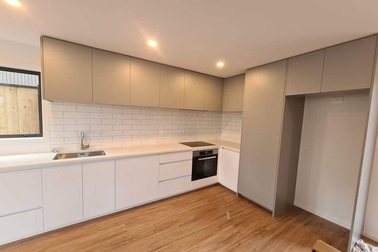 Photo of property in 15 Otaimako Place, Mangere, Auckland, 2022