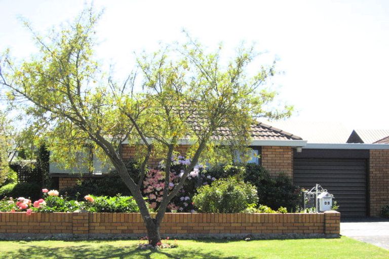 Photo of property in 1/11 Rubens Place, Burnside, Christchurch, 8053