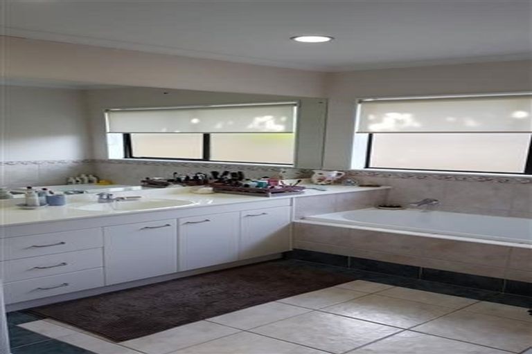 Photo of property in 15 Trovare Place, Golflands, Auckland, 2013