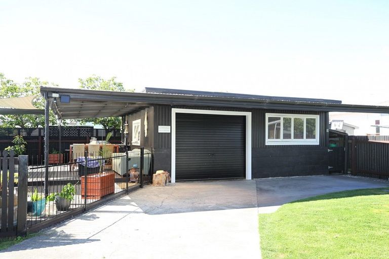 Photo of property in 1001 Heretaunga Street East, Parkvale, Hastings, 4122