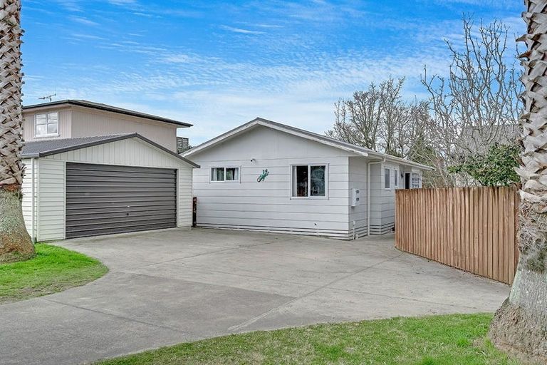 Photo of property in 300 Shakespeare Street, Leamington, Cambridge, 3432