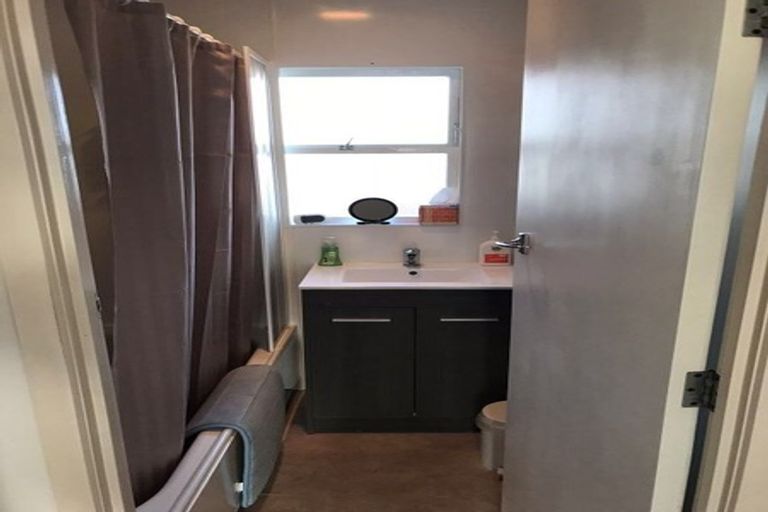 Photo of property in 3/187 Lake Road, Belmont, Auckland, 0622