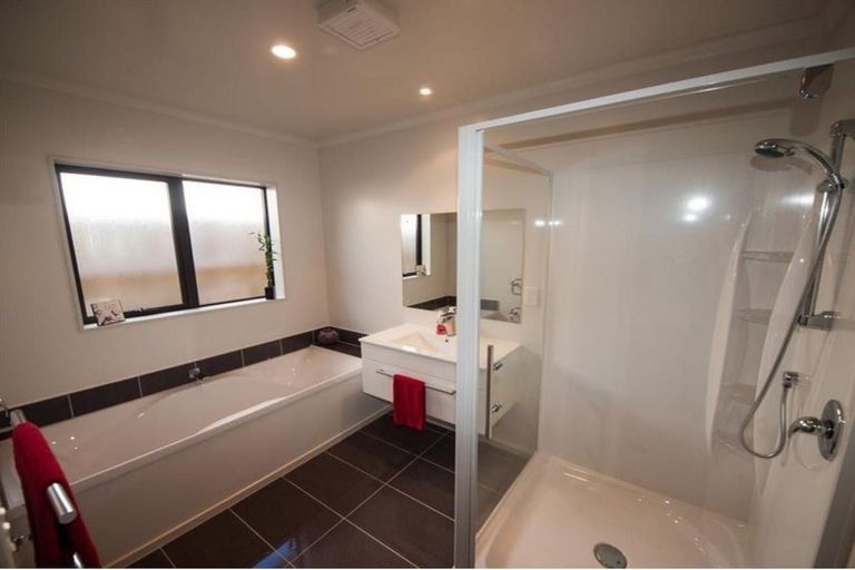 Photo of property in 212 Mark Avenue, Grenada Village, Wellington, 6037