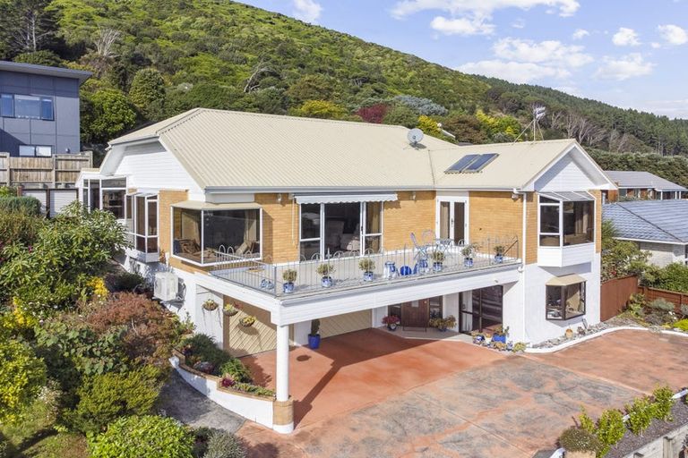 Photo of property in 49 Kakariki Grove, Waikanae, 5036