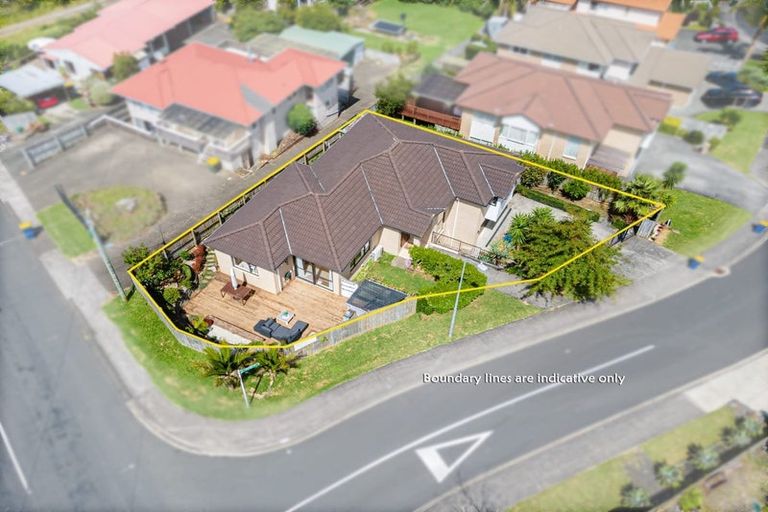 Photo of property in 2 Bangla Place, Massey, Auckland, 0614