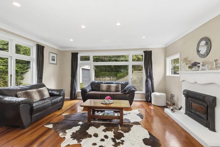Photo of property in 64 Airlie Road, Plimmerton, Porirua, 5026
