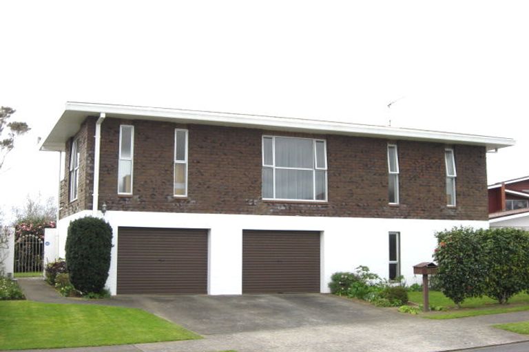 Photo of property in 10 Longview Drive, Merrilands, New Plymouth, 4312